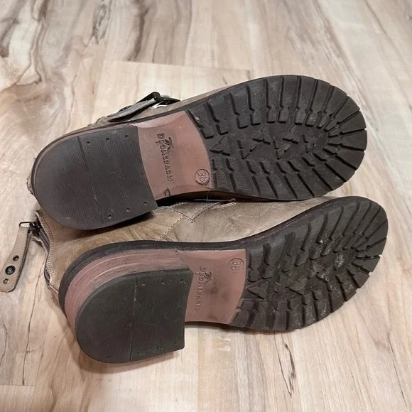 Dromedaris Kelsy short summer ankle boots in a pearl leather Size 38/8